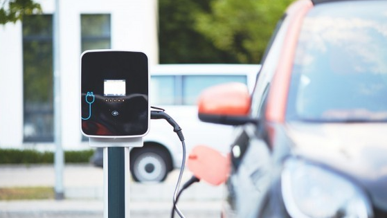 2030年需要多少電動汽車充電站？